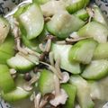 庭秀 的 鴻禧菇炒絲瓜 cooksnap