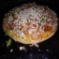 Pari 's cooksnap of when they made ટોમેટો તવા પીઝા(Tomato Tava Pizza Recipe in Gujarati).
