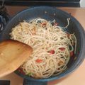 Cooksnap dari Melvy Novelia Thendean untuk resep Spaghetti Aglio E Olio