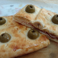 El cooksnap de Sandra cuando hizo Hojaldre con dos tipos de queso, dos tipos de jamón y aceitunas.