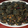 Priya Dwivedi का कुकस्नैप जब उन्होंने काला तिल का लड्डू (Kala Til ka laddu recipe in Hindi) बनाया था।