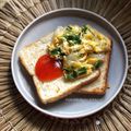 Cooksnap Salina Jalaludin semasa beliau membuat Rice Paper rolled egg.