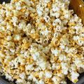 Cooksnap Dania Halim semasa beliau membuat Popcorn salted caramel.