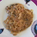 El cooksnap de Laura cuando hizo Chuleta de cerdo, salsa de mostaza y encurtidos.