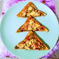Chandra kamdar का कुकस्नैप जब उन्होंने चीजी ब्रेड पिज़्ज़ा (Cheesy bread pizza recipe in hindi) बनाया था।