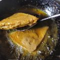 Meenu Ahluwalia का कुकस्नैप जब उन्होंने कैंटीन वाला ब्रेड पकौड़ा (Cantine wala bread Pakoda recipe in hindi) बनाया था।