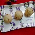 Sadhana Parihar का कुकस्नैप जब उन्होंने नारियल रवा के लड्डू (nariyal rava ke ladoo recipe in Hindi) बनाया था।