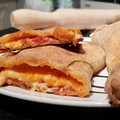 El cooksnap de evita cuando hizo Pizza calzone de salami con champiñones.