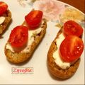 Cooksnap από zinovia papa στη συνταγή Σνακ βραδινό ελαφρύ με crispies ολικής ντοματίνια και φέτα