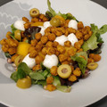 El cooksnap de Samanta Redfield cuando hizo Ensalada de garbanzos crujientes, mango, granada y mozzarella.