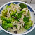楊惠琦 的 菇炒綠花椰（低醣生酮餐）（方便素）（簡單料理）（清腸料理） cooksnap