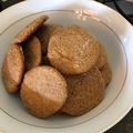 El cooksnap de mgabig cuando hizo Galletitas dulces de algarroba y avena.