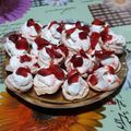 El cooksnap de ellyalchi cuando hizo Pavlova Mini con Frutillas y Chocolate en el Merengue.