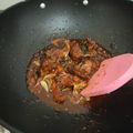 Cooksnap Ainsyah Abd Fatah semasa beliau membuat Ayam Kicap Tiga Budak Gemuk.