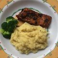 Cooksnap dari Dwi Puspitasari untuk resep Pan-fried Salmon with Steamed Broccoli and Mashed Potatoes