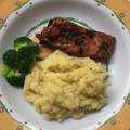 Cooksnap dari Dwi Puspitasari untuk resep Pan-fried Salmon with Steamed Broccoli and Mashed Potatoes