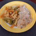 Gyuláné Fazekas Cooksnap-ja, amikor elkészítette a(z) Tejszínes-gombás csirkemell, szarvacska tésztával receptet.