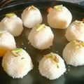 ANJANA GUPTA का कुकस्नैप जब उन्होंने इंस्टेंट नारियल लड्डू (Instant coconut laddu recipe in hindi) बनाया था।