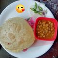 Reena Verbey का कुकस्नैप जब उन्होंने छोले भटूरे (Chole bhature recipe in Hindi) बनाया था।