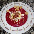 El cooksnap de Antonio Montoro Montoro cuando hizo Crema fría de remolacha y kefir (o yogur) a la hierbabuena, con sal de jamón y tejas de queso.