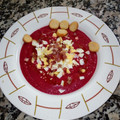 El cooksnap de Antonio Montoro Montoro cuando hizo Crema fría de remolacha y kefir (o yogur) a la hierbabuena, con sal de jamón y tejas de queso.