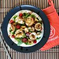 Cooksnap από Stefania Zoubouli στη συνταγή Τορτίγια με αυγά, κότατζ, μαρούλι, πιπεριά, ντοματίνι και κρέμα βαλσάμικου