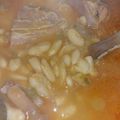 El cooksnap de Esperanza Garcia cuando hizo Alubias blancas con manitas, sabor Cookpad, en olla express.