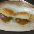 Meena Mathur का कुकस्नैप जब उन्होंने बड़ा पाव (vada pav recipe in Hindi) बनाया था।