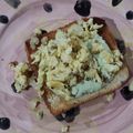 El cooksnap de Molly Sosa cuando hizo Huevos revueltos con palta, sobre pan integral 😋.
