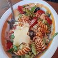 El cooksnap de Andrea Fernanda Martinez cuando hizo Ensalada de fideos tricolor bien mediterránea con aderezo casero.
