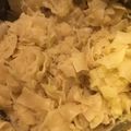 Mónika Kozári Cooksnap-ja, amikor elkészítette a(z) Káposztás cvekedli vagyis káposztás tészta receptet.