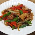 รูป Cooksnap ของ รัตน์ (Rat Sri) เมื่อเขาทำ หมูเส้นผัดพริกหวาน (Chinjao rosu青椒肉絲)