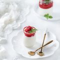 Cooksnap dari cutzamania untuk resep Strawberry Panna Cotta (Tanpa Gelatin)