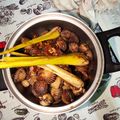 Cooksnap Danny Peron semasa beliau membuat Masak kicap kerang.