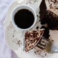 کوک اسنپ میس معصوم بعد از امتحان کردن کیک قهوه.
