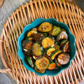 Cooksnap Salina Jalaludin semasa beliau membuat Oi Muchim (Korean Spicy Cucumber Salad).