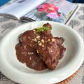 El cooksnap de Bòn Bon cuando hizo Muslos de pollo en salsa de cebolla con chocolate y frutos secos.