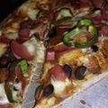 صورة من ام سيف الدين، شاركها بعد تجربة وصفة البيتزا الدجاج مع الفلفل البارد وزيتون وفطر 🍕🍕🍕😋