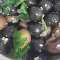 Cooksnap de Liz da Silva quando cozinhou Azeitonas temperadas.