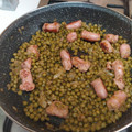 El cooksnap de antonio bustillos cuando hizo Salchichas frescas con champiñones y guisantes.