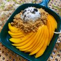 Cooksnap Zleq Kha semasa beliau membuat Manggo Crumble.