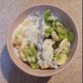 Cooksnap Aśka z czasów, kiedy przygotował Płatki owsiane z jogurtem i owocami.