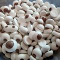 Cooksnap mamy_kitchen89 semasa beliau membuat Googley Eyes Candy Sprinkles Homemade.