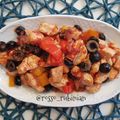 il rosso rubinian quando ha preparato Pollo sabbioso con patate e peperoni