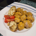 El cooksnap de Alejandro Arias Sanchez cuando hizo Albóndigas en salsa de cebolla con patatas guarnición y tomates.