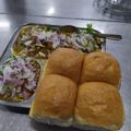 Madhu Jain का कुकस्नैप जब उन्होंने मुंबई स्टाइल पाव भाजी (mumbai style pav bhaji recipe in Hindi) बनाया था।