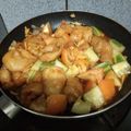 Cooksnap Chen Violet semasa beliau membuat Ikan Dory Masam Manis.