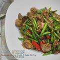 Cooksnap Sesimple Loralin semasa beliau membuat Kacang Pendek & Pedal Stir-Fry.