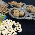 Reeta Sahu का कुकस्नैप जब उन्होंने गुजराती चूरमा लड्डू (gujarati churma ladoo recipe in Hindi) बनाया था।