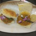 Meena Mathur का कुकस्नैप जब उन्होंने बड़ा पाव (vada pav recipe in Hindi) बनाया था।